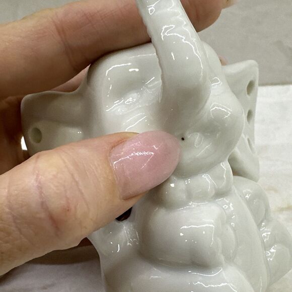 Vintage 70s White Porcelain Baby Elephant Earring Holder 3" Figurine Stand - Picture 3 of 8